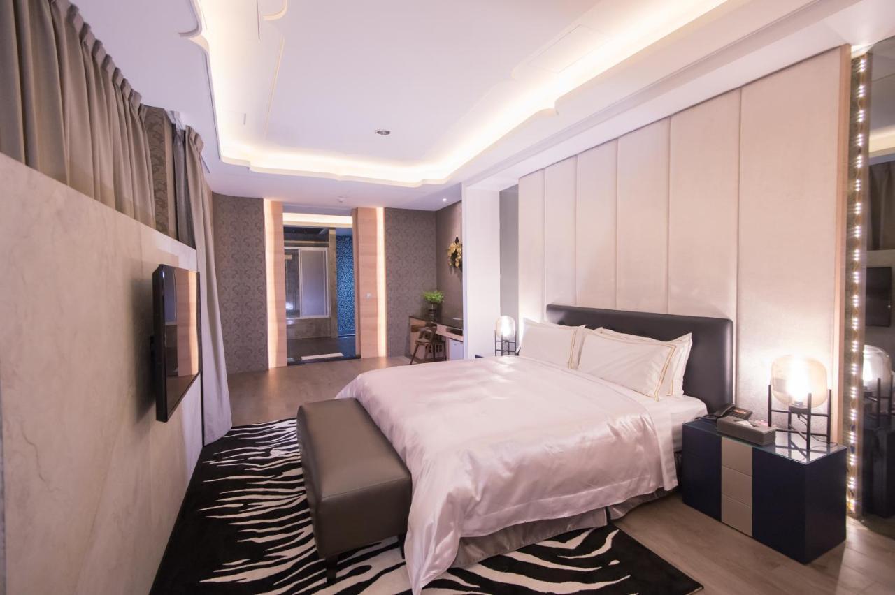 J Moon Villa Motel Тайбэй Экстерьер фото